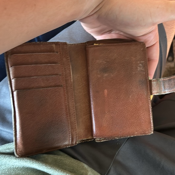 Louis Vuitton Bi-Fold Wallet with Coin Pouch - Picture 4 of 7